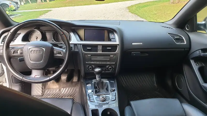 2012 Audi S5, bílá, 167 000 km, dovoz Kanada — foto 5 z 9