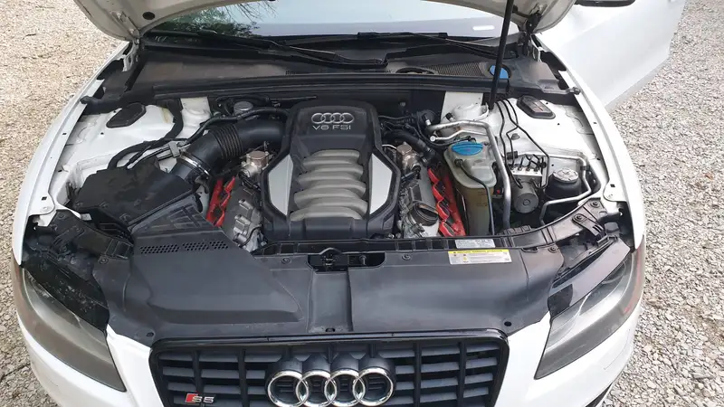 2012 Audi S5, bílá, 167 000 km, dovoz Kanada — foto 7 z 9
