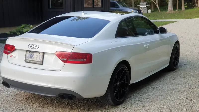 2012 Audi S5, bílá, 167 000 km, dovoz Kanada — foto 8 z 9