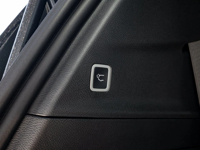 2026 Chrysler Pacifica Select, černá, 15 km, dovoz Kanada — foto 10 z 20