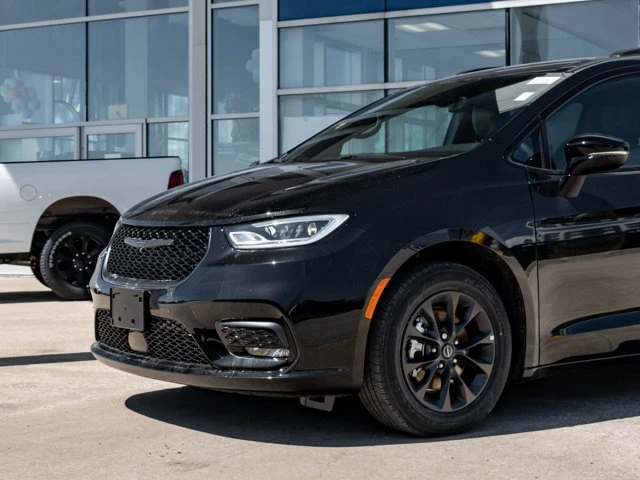 2026 Chrysler Pacifica Select, černá, 15 km, dovoz Kanada — foto 14 z 20