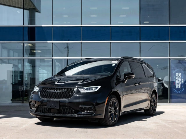 2026 Chrysler Pacifica Select, černá, 15 km, dovoz Kanada — foto 2 z 20