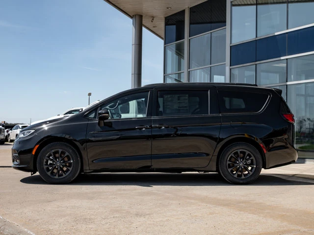 2026 Chrysler Pacifica Select, černá, 15 km, dovoz Kanada — foto 5 z 20