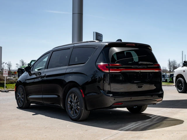 2026 Chrysler Pacifica Select, černá, 15 km, dovoz Kanada — foto 6 z 20