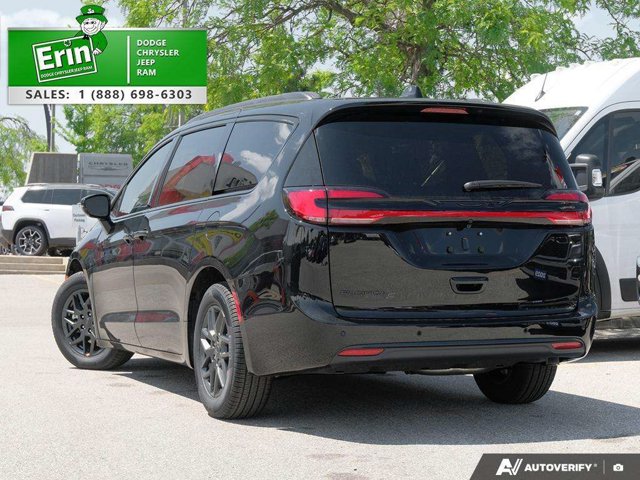 2027 Chrysler Pacifica Select, černá, dovoz Kanada — foto 4 z 5