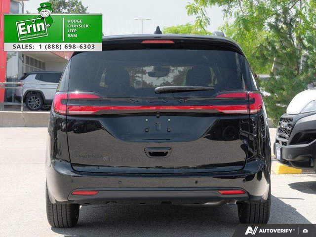 2027 Chrysler Pacifica Select, černá, dovoz Kanada — foto 5 z 5