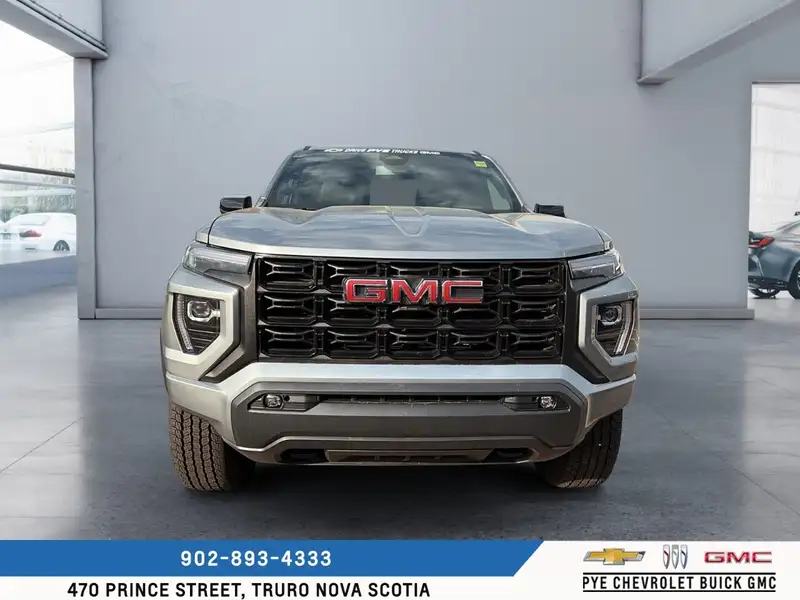 2026 GMC Canyon Elevation, stříbrná, 15 km, dovoz Kanada — foto 2 z 12