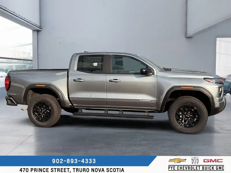 2026 GMC Canyon Elevation, stříbrná, 15 km, dovoz Kanada — foto 4 z 12
