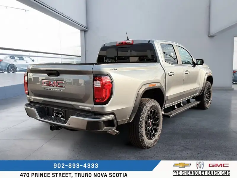 2026 GMC Canyon Elevation, stříbrná, 15 km, dovoz Kanada — foto 5 z 12