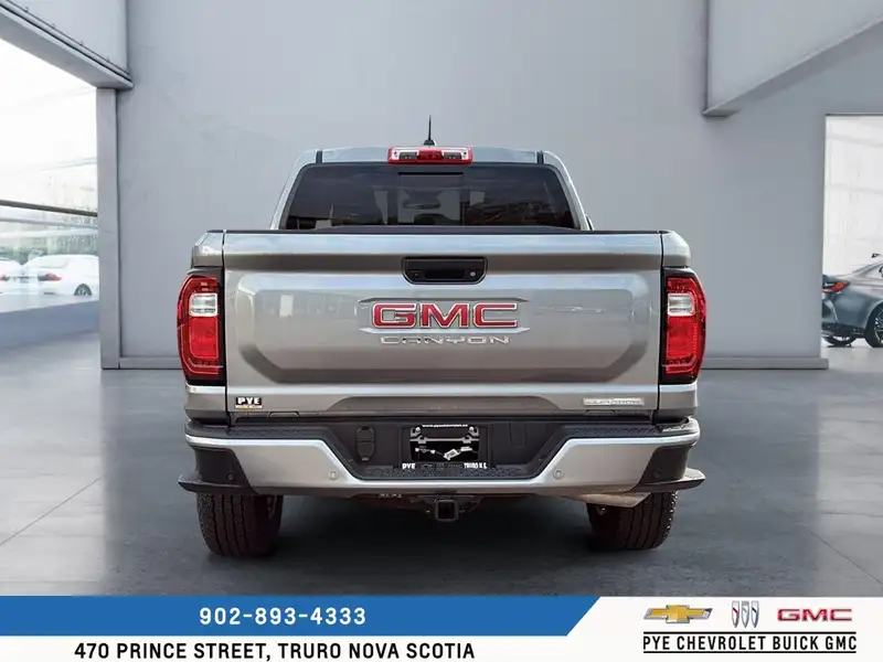 2026 GMC Canyon Elevation, stříbrná, 15 km, dovoz Kanada — foto 6 z 12