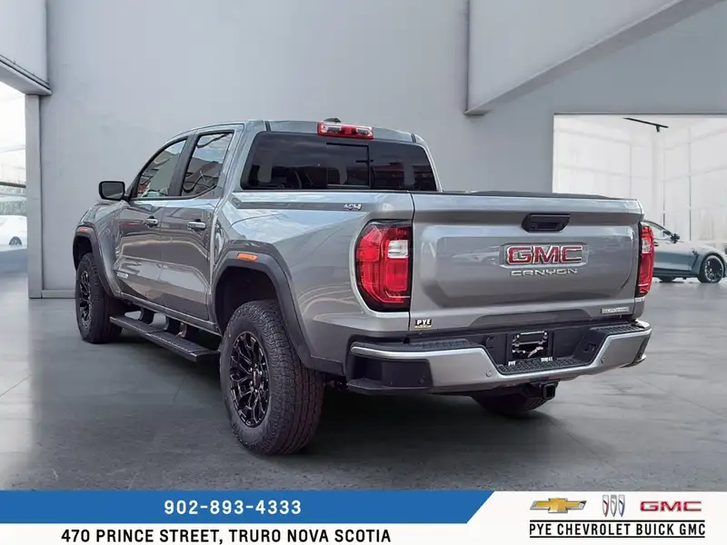 2026 GMC Canyon Elevation, stříbrná, 15 km, dovoz Kanada — foto 7 z 12