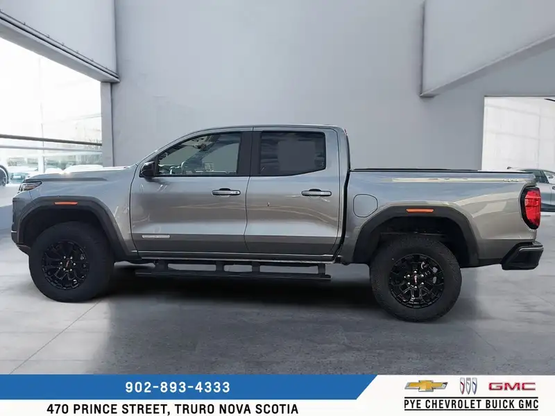 2026 GMC Canyon Elevation, stříbrná, 15 km, dovoz Kanada — foto 8 z 12