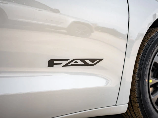 2026 Chrysler Pacifica Select, bílá, 17 km, dovoz Kanada — foto 12 z 20