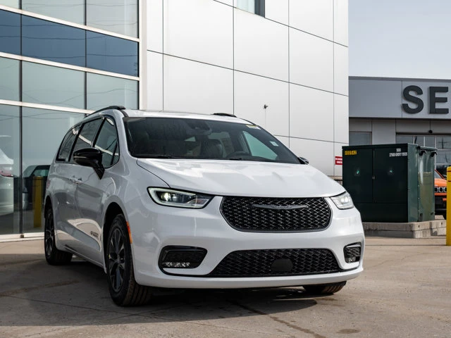 2026 Chrysler Pacifica Select, bílá, 17 km, dovoz Kanada — foto 13 z 20