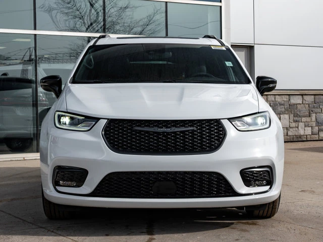 2026 Chrysler Pacifica Select, bílá, 17 km, dovoz Kanada — foto 14 z 20