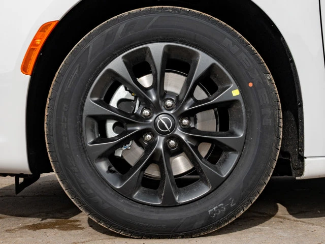 2026 Chrysler Pacifica Select, bílá, 17 km, dovoz Kanada — foto 16 z 20