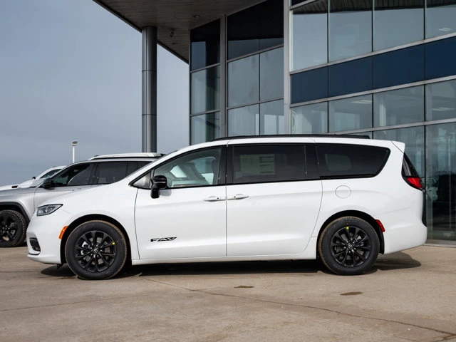 2026 Chrysler Pacifica Select, bílá, 17 km, dovoz Kanada — foto 5 z 20