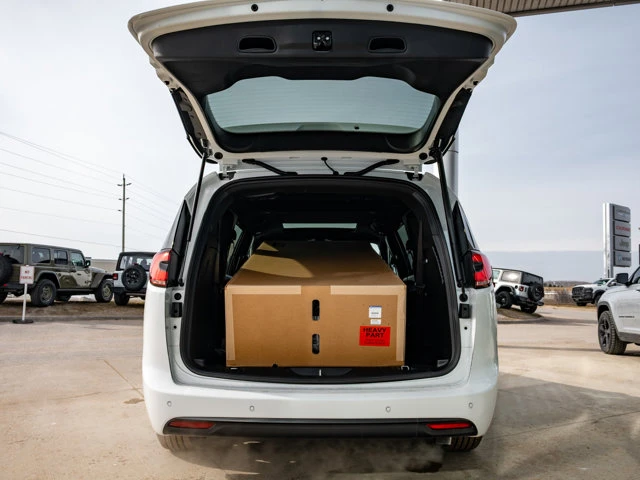 2026 Chrysler Pacifica Select, bílá, 17 km, dovoz Kanada — foto 8 z 20