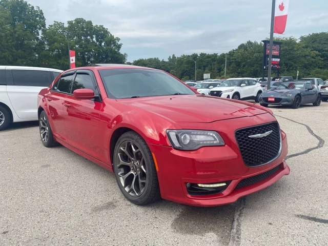 2017 Chrysler 300, červená, 142 000 km, dovoz Kanada — foto 2 z 19