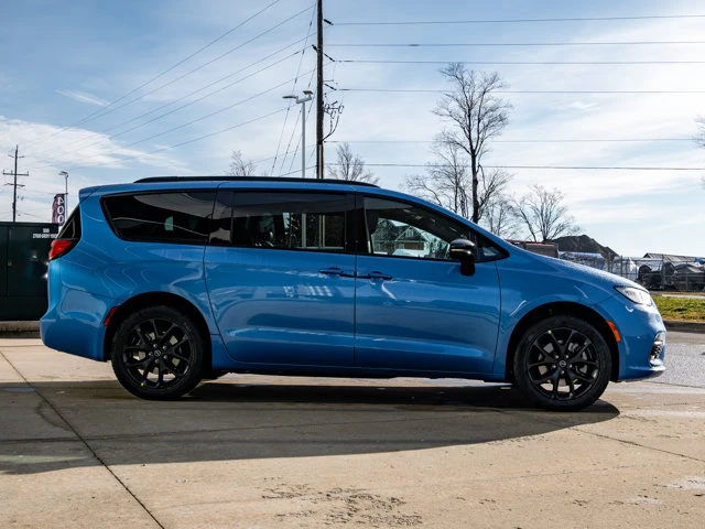 2026 Chrysler Pacifica Select, modrá, 25 km, dovoz Kanada — foto 10 z 20