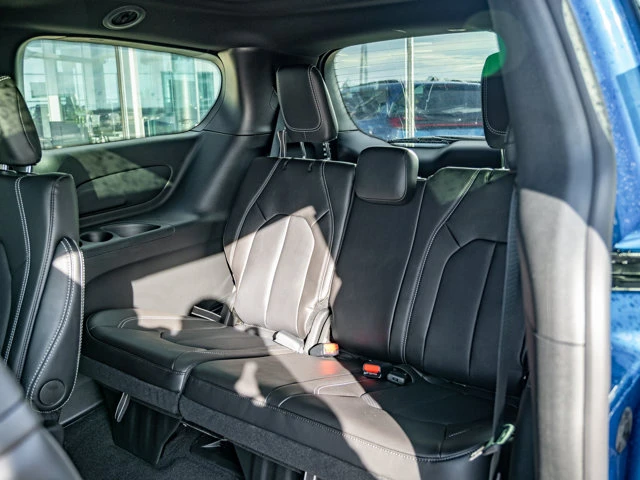 2026 Chrysler Pacifica Select, modrá, 25 km, dovoz Kanada — foto 15 z 20