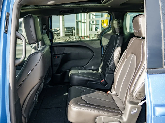2026 Chrysler Pacifica Select, modrá, 25 km, dovoz Kanada — foto 16 z 20