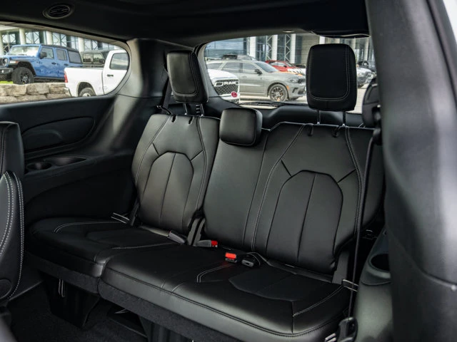 2027 Chrysler Pacifica Select, bílá, 17 km, dovoz Kanada — foto 16 z 20