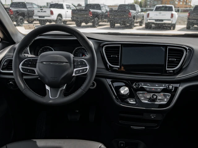 2027 Chrysler Pacifica Select, bílá, 17 km, dovoz Kanada — foto 3 z 20