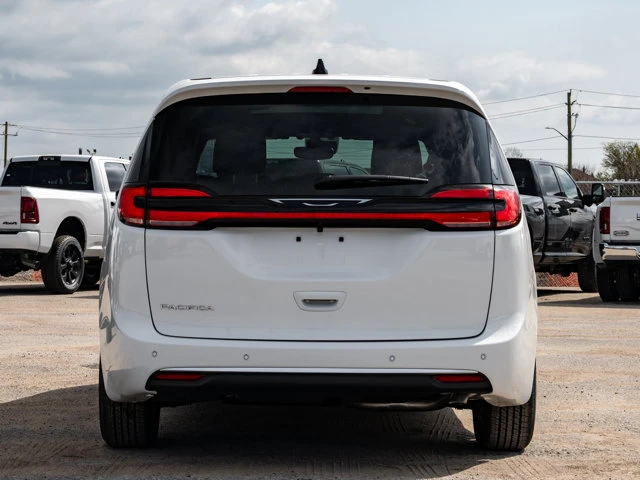 2027 Chrysler Pacifica Select, bílá, 17 km, dovoz Kanada — foto 7 z 20