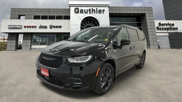 2026 Chrysler Pacifica Select, černá, 15 km, dovoz Kanada — foto 2 z 5