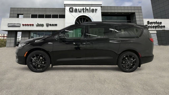 2026 Chrysler Pacifica Select, černá, 15 km, dovoz Kanada — foto 3 z 5