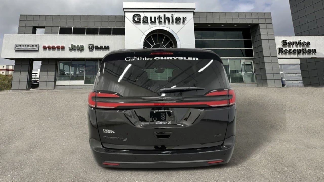 2026 Chrysler Pacifica Select, černá, 15 km, dovoz Kanada — foto 5 z 5