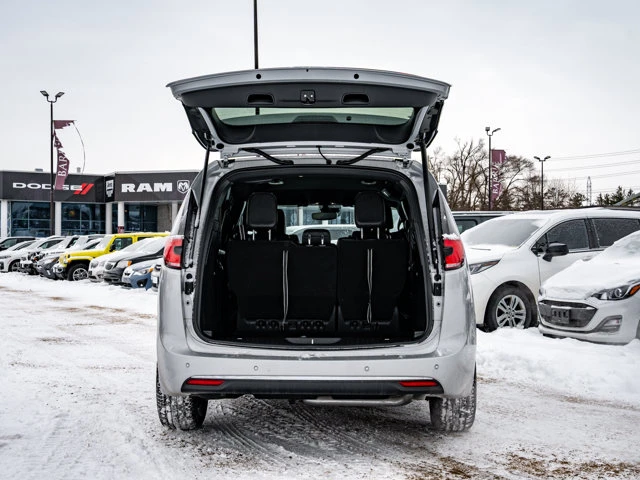 2026 Chrysler Pacifica Select, stříbrná, 100 km, dovoz Kanada — foto 7 z 20