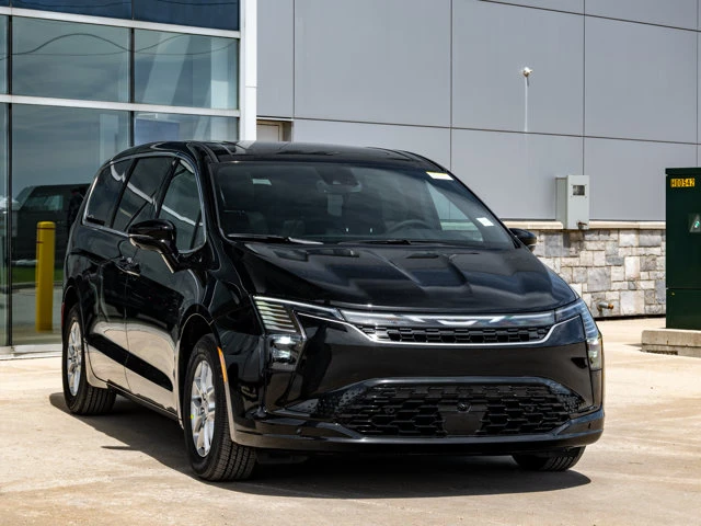 2027 Chrysler Pacifica Select, černá, 33 km, dovoz Kanada — foto 11 z 20