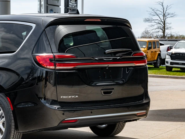2027 Chrysler Pacifica Select, černá, 33 km, dovoz Kanada — foto 7 z 20