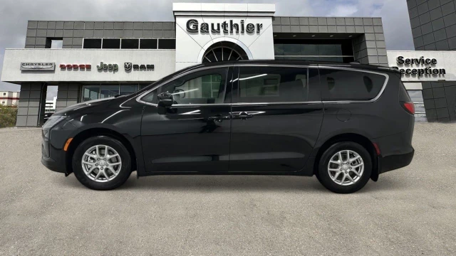 2027 Chrysler Pacifica Select, černá, 15 km, dovoz Kanada — foto 3 z 5