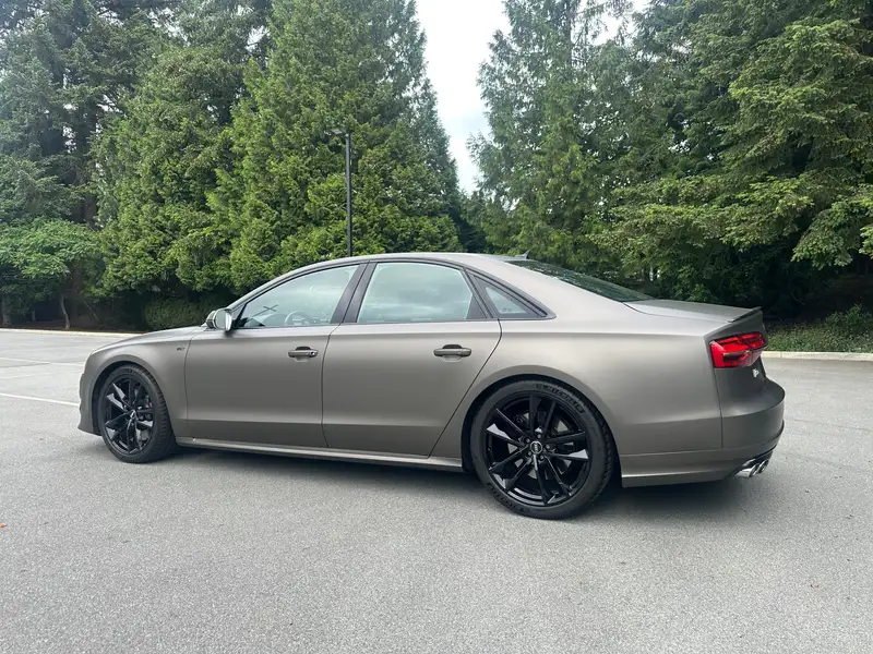 2016 Audi S8 Plus, černá, 31 000 km, dovoz Kanada — foto 10 z 12