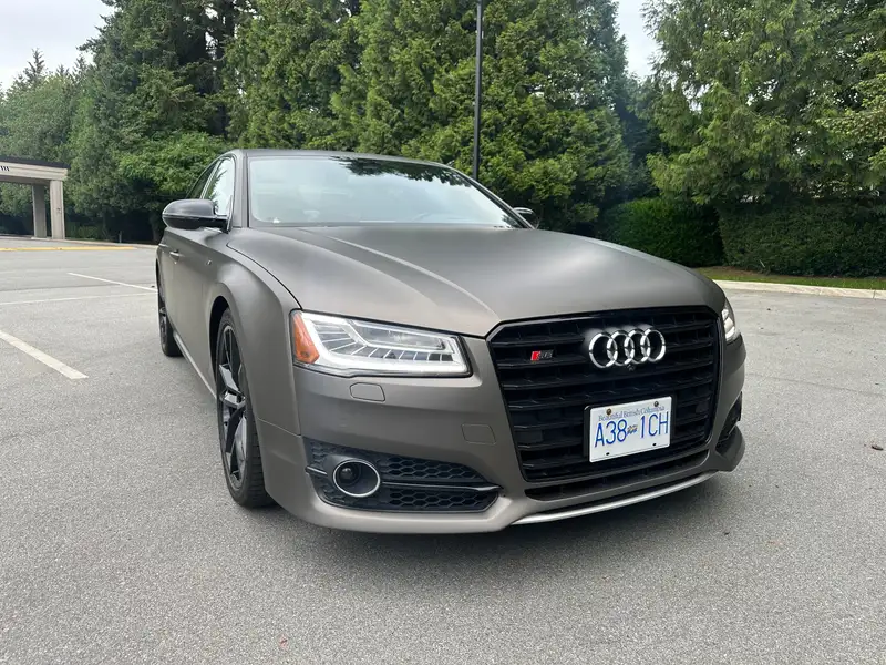 2016 Audi S8 Plus, černá, 31 000 km, dovoz Kanada — foto 2 z 12