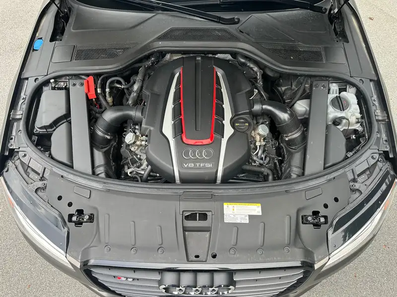 2016 Audi S8 Plus, černá, 31 000 km, dovoz Kanada — foto 3 z 12