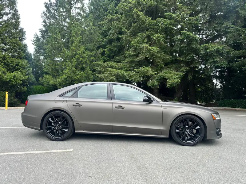 2016 Audi S8 Plus, černá, 31 000 km, dovoz Kanada — foto 4 z 12