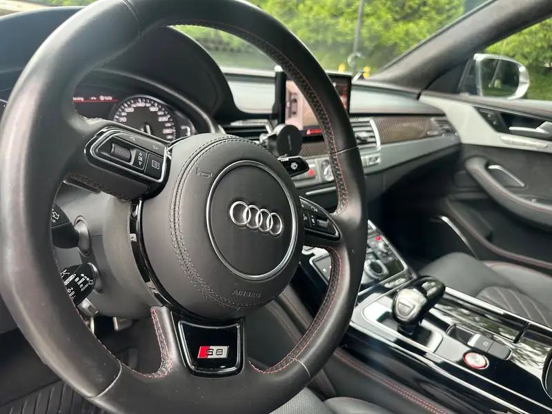 2016 Audi S8 Plus, černá, 31 000 km, dovoz Kanada — foto 8 z 12