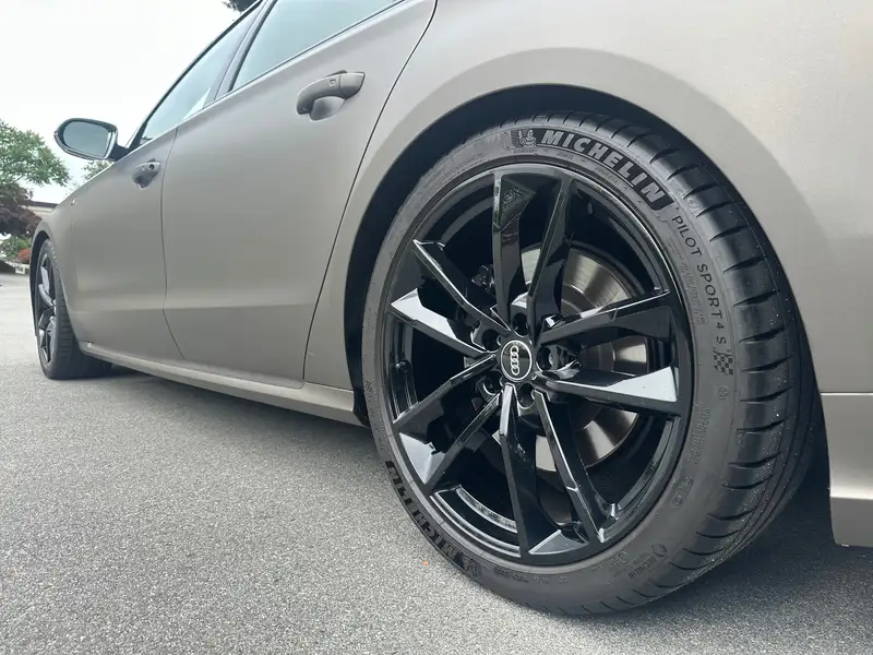 2016 Audi S8 Plus, černá, 31 000 km, dovoz Kanada — foto 9 z 12