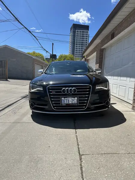2014 Audi S8 4dr Sdn, 104 500 km, dovoz Kanada — foto 2 z 12