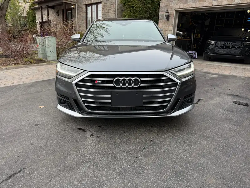2021 Audi S8 Jammed up, 83 750 km, dovoz Kanada — foto 2 z 12