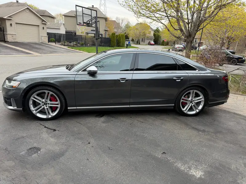 2021 Audi S8 Jammed up, 83 750 km, dovoz Kanada — foto 3 z 12
