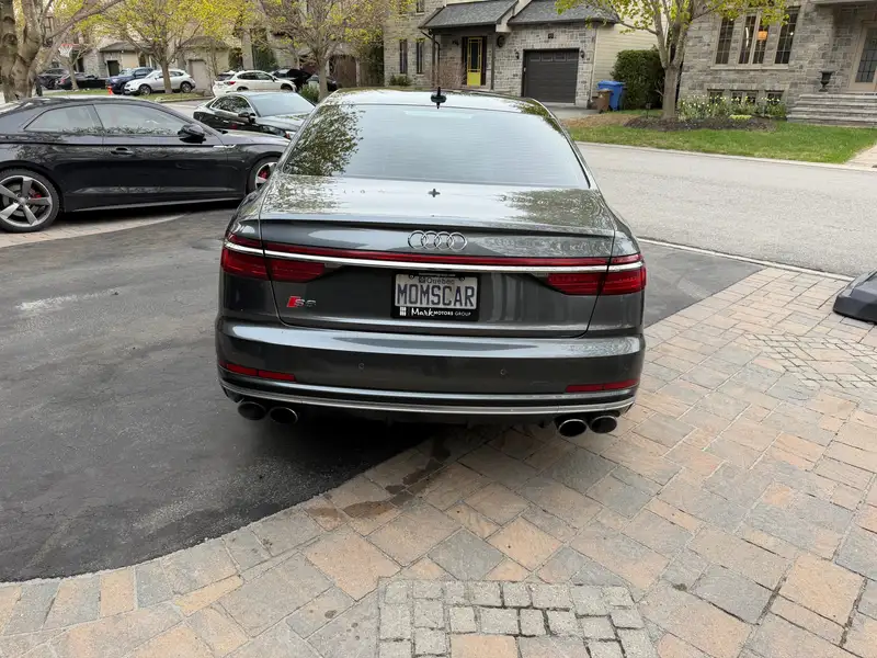 2021 Audi S8 Jammed up, 83 750 km, dovoz Kanada — foto 4 z 12