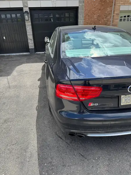 2013 Audi S8, modrá, 183 000 km, dovoz Kanada — foto 3 z 3