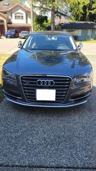 2013 Audi S8, šedá, 112 000 km, dovoz Kanada — foto 2 z 12