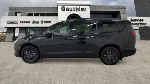 2027 Chrysler Pacifica Select, černá, 15 km, dovoz Kanada — foto 3 z 5