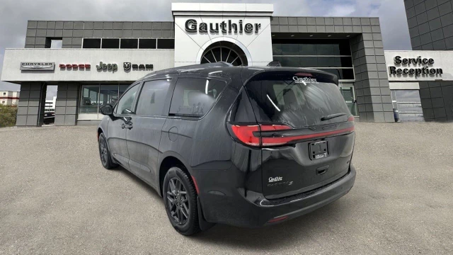 2027 Chrysler Pacifica Select, černá, 15 km, dovoz Kanada — foto 4 z 5